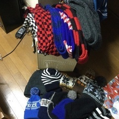 ★お値下げ致しました！★冬物 マフラー６本とニット帽11個セット