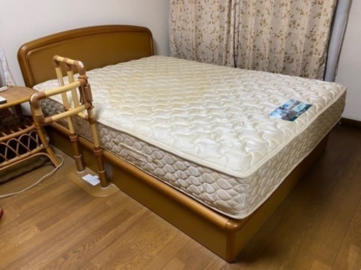 フランスベッド ダブルベッド マットレスシミ有り