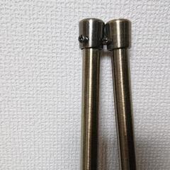 アンティークな感じのカーテンレールの画像