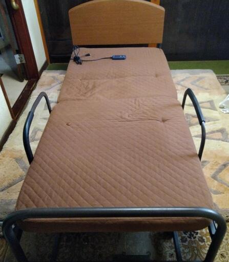 電動介護用　折りたたみ式ベッド　マットレス付き