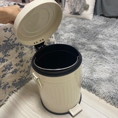 ゴミ箱の画像