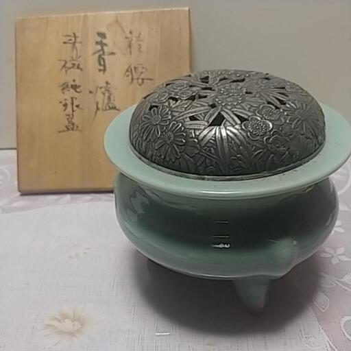 人気商品の再入荷情報をお届け！ 蘇山 袴腰香炉 骨董品 古美術 共箱あり 純銀蓋 青磁 香炉 工芸品