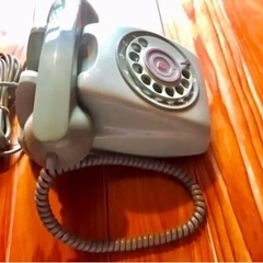 売り切れました、ありがとうございました‼️ ダイアル式　緑電話機　アンティークの画像