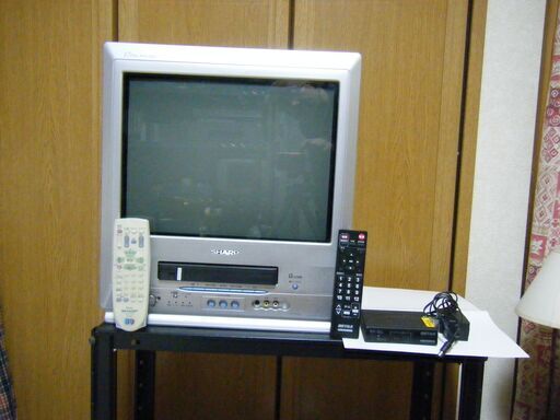 SHARP ﾌﾞﾗｳﾝ管ﾃﾚﾋﾞﾃﾞｵ(17ｲﾝﾁ)[VT-17FL5]とBUFFALO ﾃﾞｼﾞﾀﾙﾁｭｰﾅｰ[DTV-S110]のセット