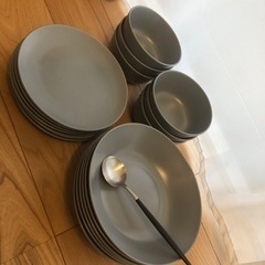 ブルーグレージュ　お皿セットの画像