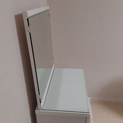 ニトリ　一面ドレッサー×イスのセットの画像
