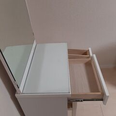 ニトリ　一面ドレッサー×イスのセットの画像