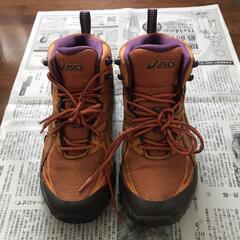 トレッキングシューズ 登山靴 asics アシックス23.5の画像