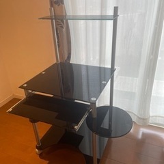 強化ガラス　パソコンデスクの画像