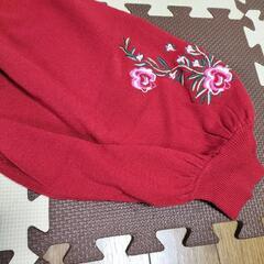 【決まりました】GU パフスリーブニット　ダークレッド　刺繍入りの画像