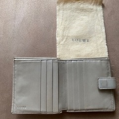 ロエベ LOEWE ベージュ ヌード 二つ折 財布 ミニマル ミニマリストの画像
