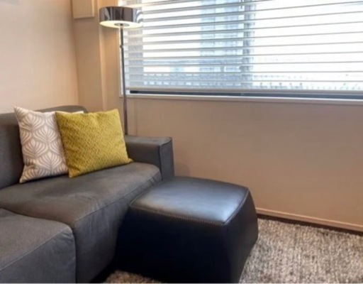 お部屋の雰囲気がグッと上がるオットマン(ブラック・イタリア製)