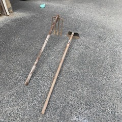 (完売)クワ(潮干狩りに最適？)、ツルハシ他中古