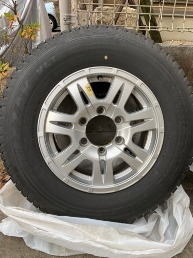 トヨタ ハイエース200系 15インチホイールと冬タイヤセット