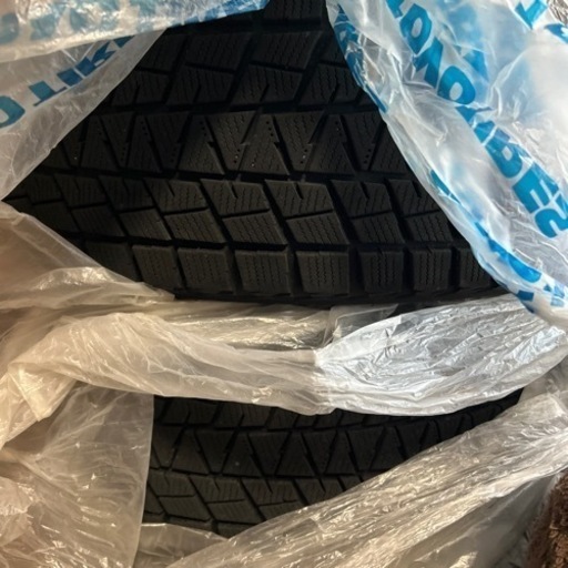 スタッドレスタイヤ　215/65R16 ヴォクシー