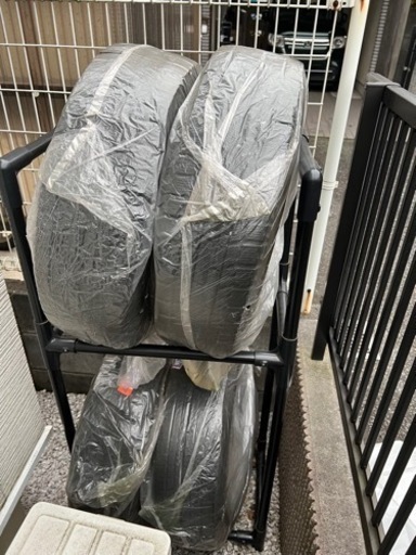 3万から2万に値下げしました❗️【美品】スタッドレスタイヤ　アルミホイール付き　4個セット　おまけで保管用棚+カバー付き