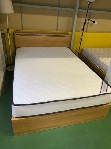 KN22★ダブルベッド★ライト★引き出し★付き