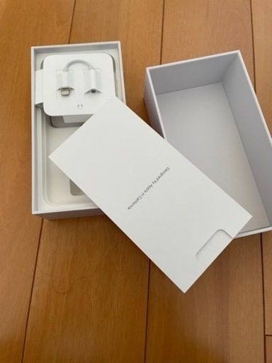 iPhone8シルバー　64ギガ　SIMロック解除済み