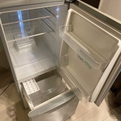一人暮らし用冷蔵庫を無料でお譲りします。1〜2月中引き取り希望です。の画像