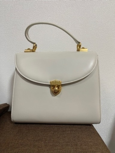 値下げ★ヌメ革★未使用★白ハンドバッグ★お出かけに★