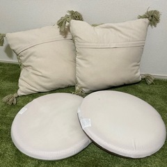 お話し中です　クッション2個と低反発座布団2個の画像