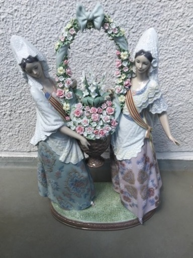リヤドロ　 LLADRO 非常に繊細な花　ガラスケース付