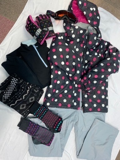スキーウェア一式150女子1回使用しただけ