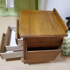 木製ワゴンの画像