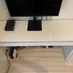 【11日まで限定あげます】IKEA BEST BURS ベストー ブルシュ デスク PCデスク ホワイトの画像