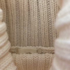 GUケーブル編みハイネックニット　白　フリルスカートのセットの画像