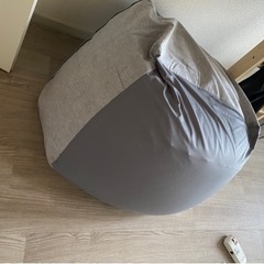 無印　体にフィットするソファ　ビーズクッション　グレーの画像