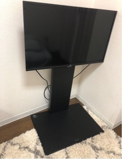 壁掛け　テレビスタンド　WALL V2 黒　ロータイプ　※TVは付きません