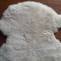 最終値下げになります　ムートン　ラグマット　椅子カバー　足元マット　８０ｃｍＸ６５ｃｍの画像