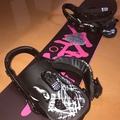 スノボー、ブーツ、ボード、ウエアーセットの画像