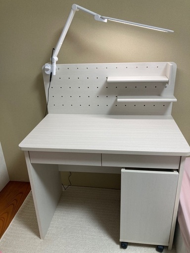 ほぼ新品　デスク、ライト、チェアー、棚セット