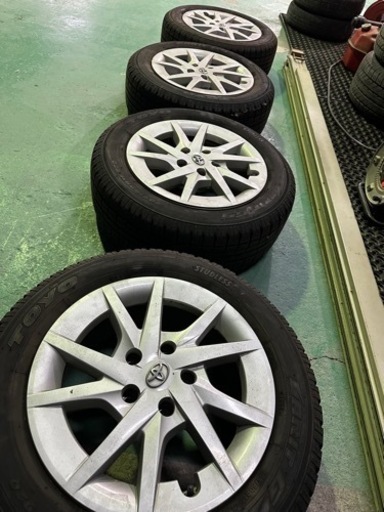 プリウスアルファ用　スタッドレスタイヤ　２０１９年式