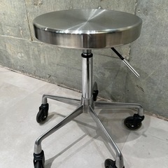 ステンレス スツール (キャスター付き 椅子) 48~62cm [ エステスツール 丸椅子 キャスター スツール 診察椅子 回転椅子 カットチェア ネイルスツール ワーキング ワーク 丸 イス チェア チェアー 昇降式 サロン 美容室 施術 高さ調節 ]の画像