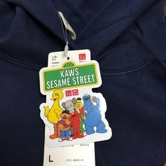 UNIQLO kaws ユニクロ　カウズ　スウェット　Lサイズ　紺色の画像
