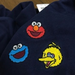 UNIQLO kaws ユニクロ　カウズ　スウェット　Lサイズ　紺色の画像