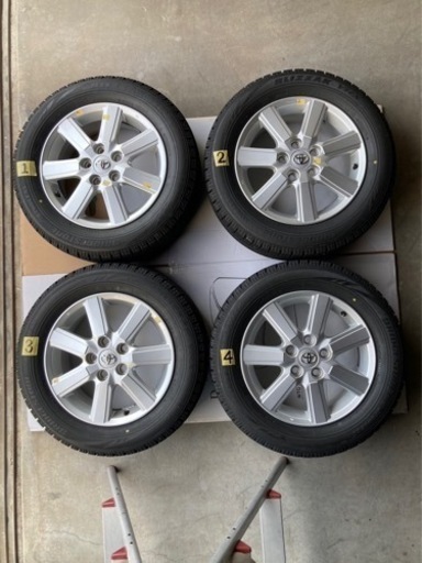 トヨタ純正ホィールタイヤスタッドレス