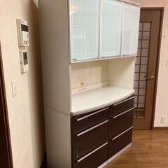 食器棚　おしゃれなデザイン　収納力もばっちり！　230115−7ティンバーランド