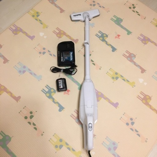 ［予約済み］マキタ　makita 掃除機　バッテリー、紙パック付き