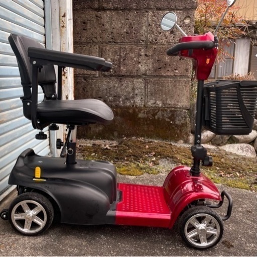 【ほぼ未使用】お気軽にメッセージ下さい＾＾揖斐川町か北名古屋市で取引希望です。セニアカー　シニアカー　赤　電動車椅子