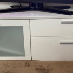 白いテレビ台