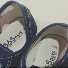 CLOSSHI スニーカー 22.5cmの画像