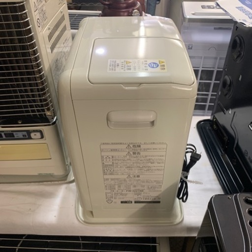 万代店　極美品　石油ファンヒーター ウォームホワイト FW-3221NE-W [木造9畳まで /コンクリート12畳まで /対流式]