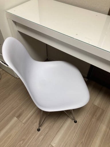 値下げ！IKEA  イケア  MALM  マルム  ドレッサー  化粧台　イームズチェア