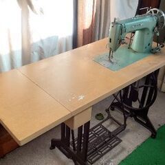 ミシン　（メーカー　トヨタ）