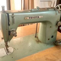 ミシン　（メーカー　トヨタ）の画像