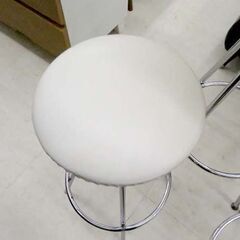 北海道 千歳市/恵庭市 近郊配送可能 東谷 2人掛け カウンターテーブル ホワイト チェア2脚 の画像